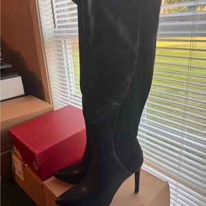 Sophisticated Black Heeled Boots with Stiletto Heel